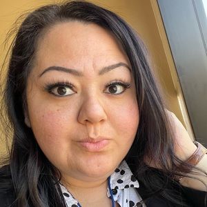 Meet your Posher, Ana